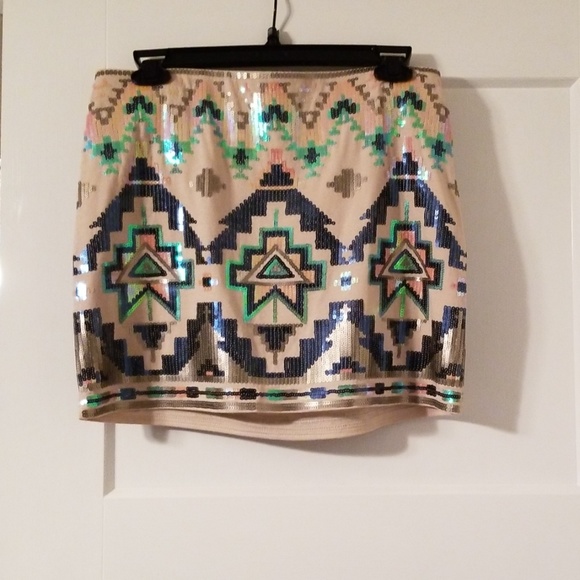 Express Sequin Skirt - Picture 2 of 7